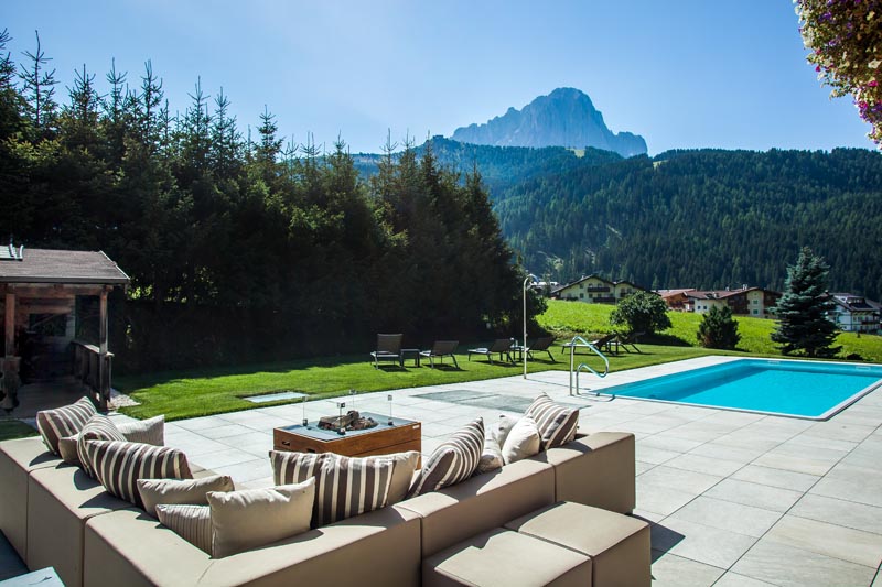 Schwimmbad Und Garten Garni Petra Wolkenstein In Groden